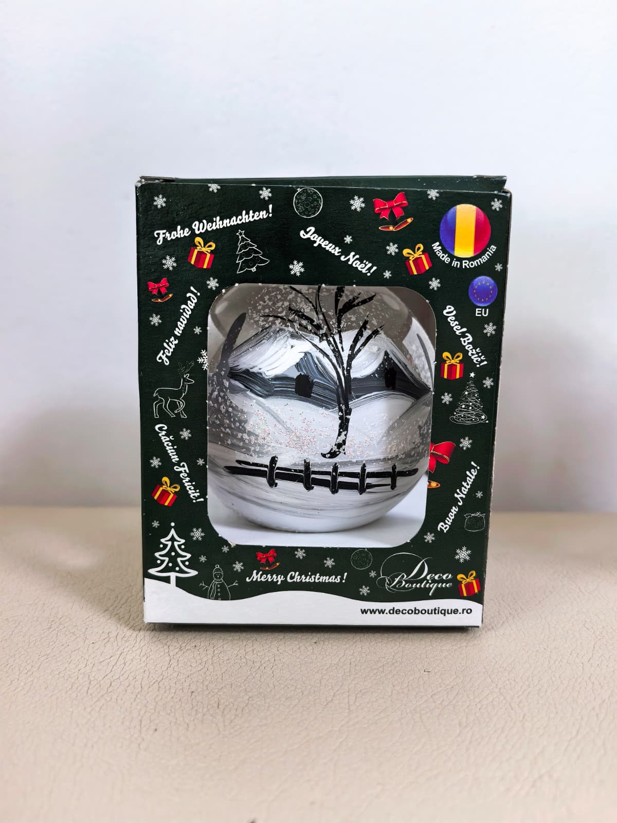 Glob de sticlă pictat manual