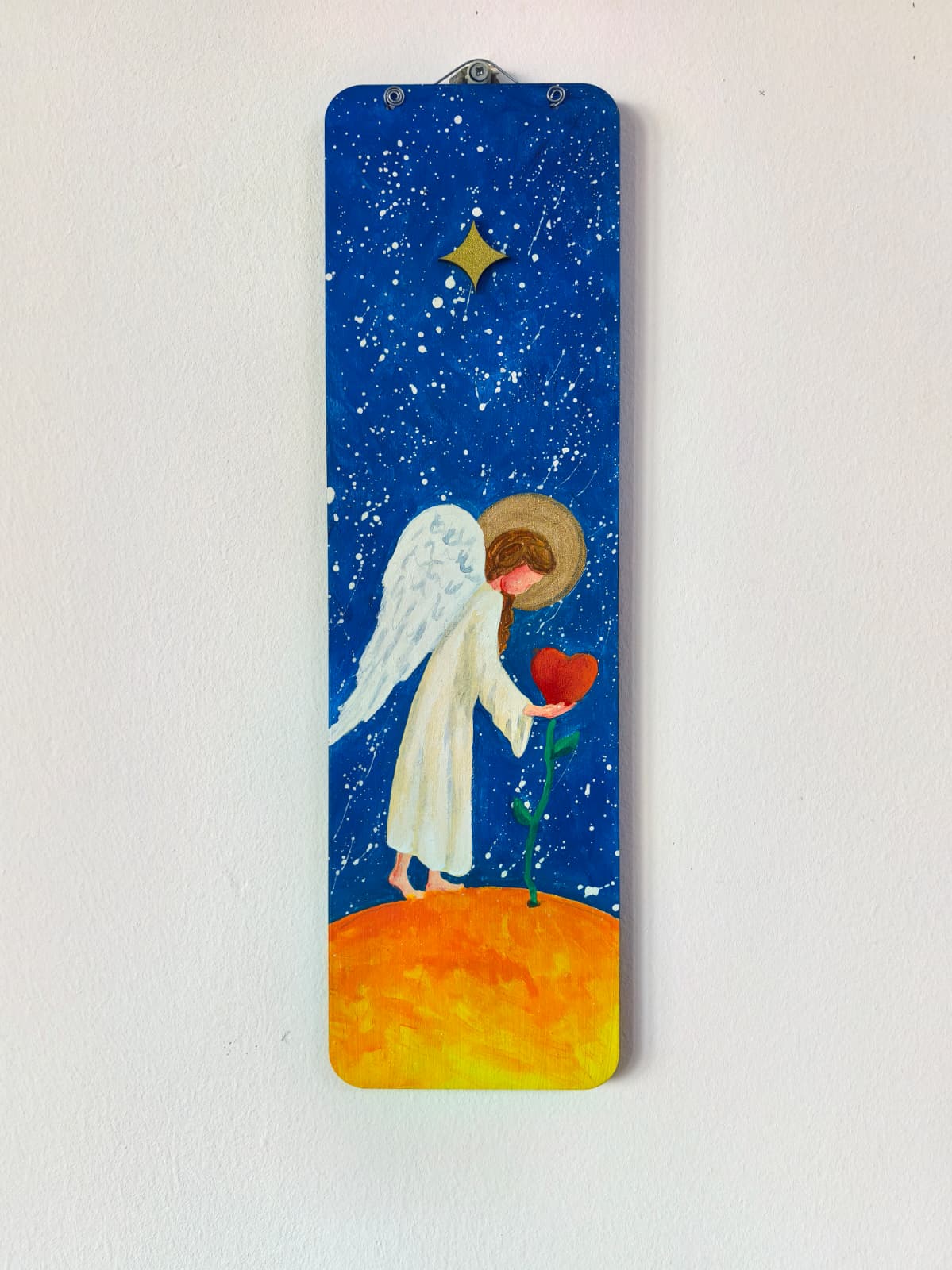 Obiect decorativ pictat manual - Îngerul cu inimă