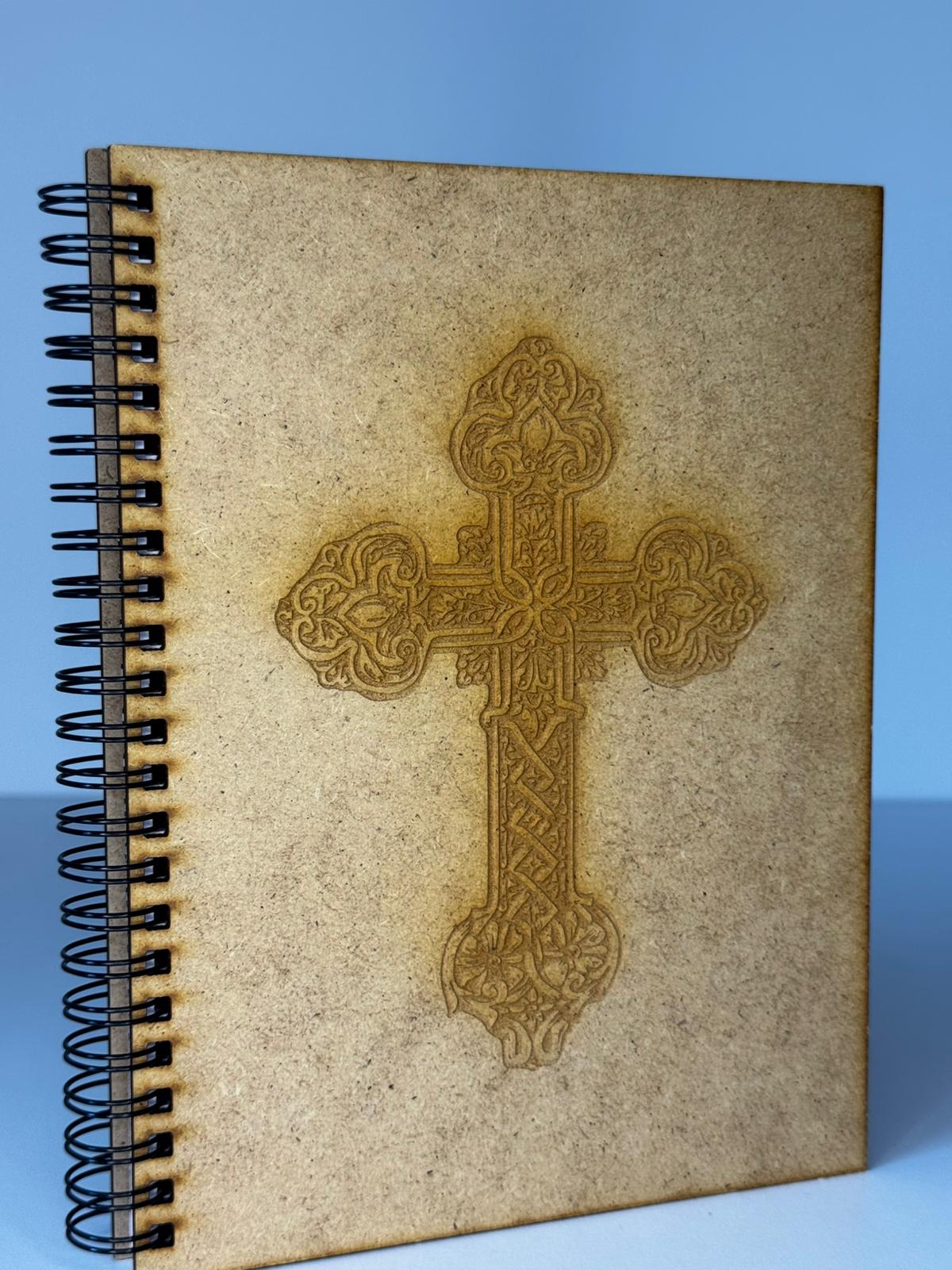 Agendă A5 - Copertă din lemn cu model cruce