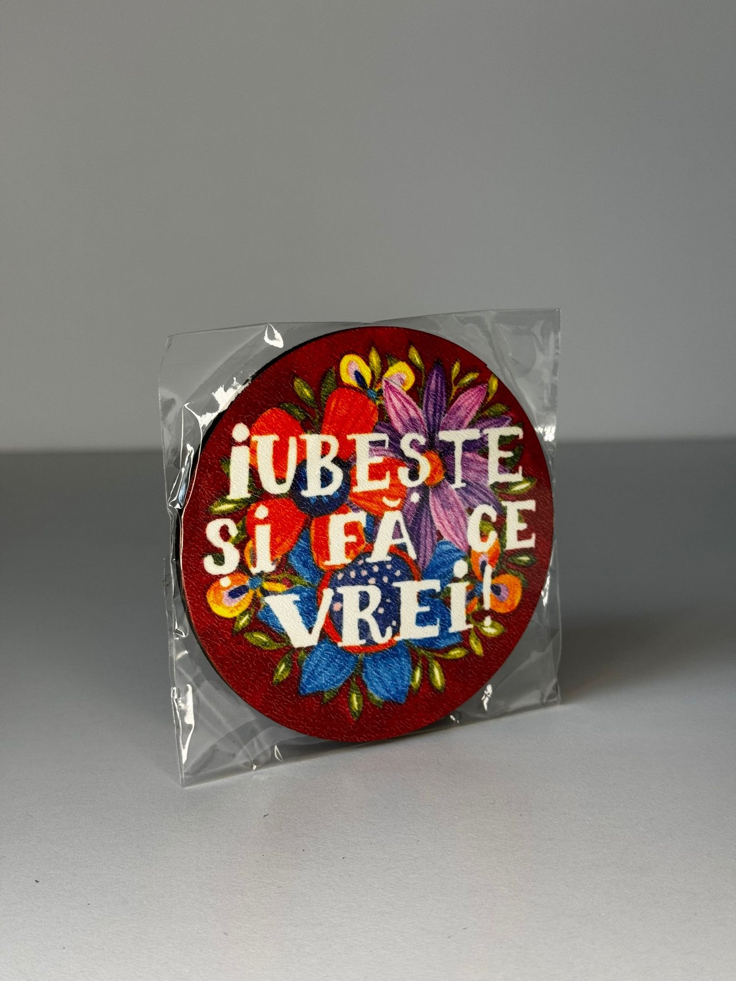 Suport de pahar cu mesaj: „Iubește și fă ce vrei”