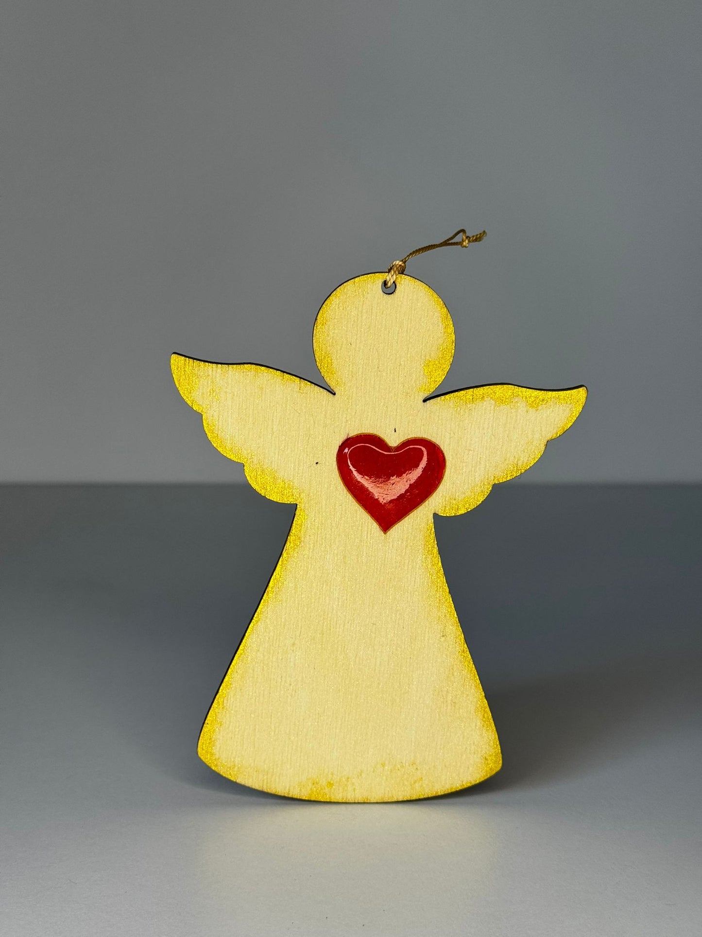 Decorațiune pom înger cu inimă roșie. Produs handmade