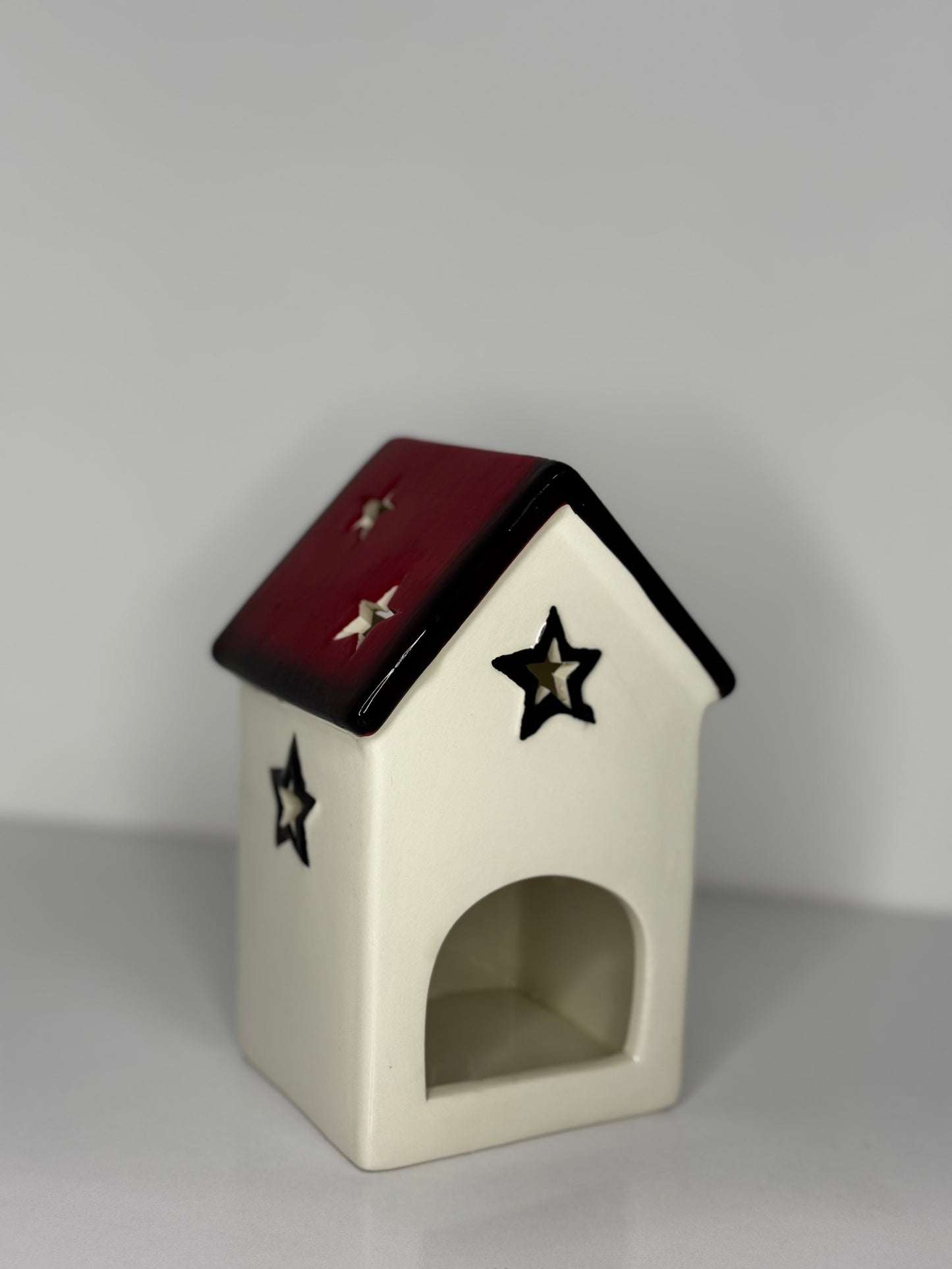 Casă decorativă din ceramică model Crăciun