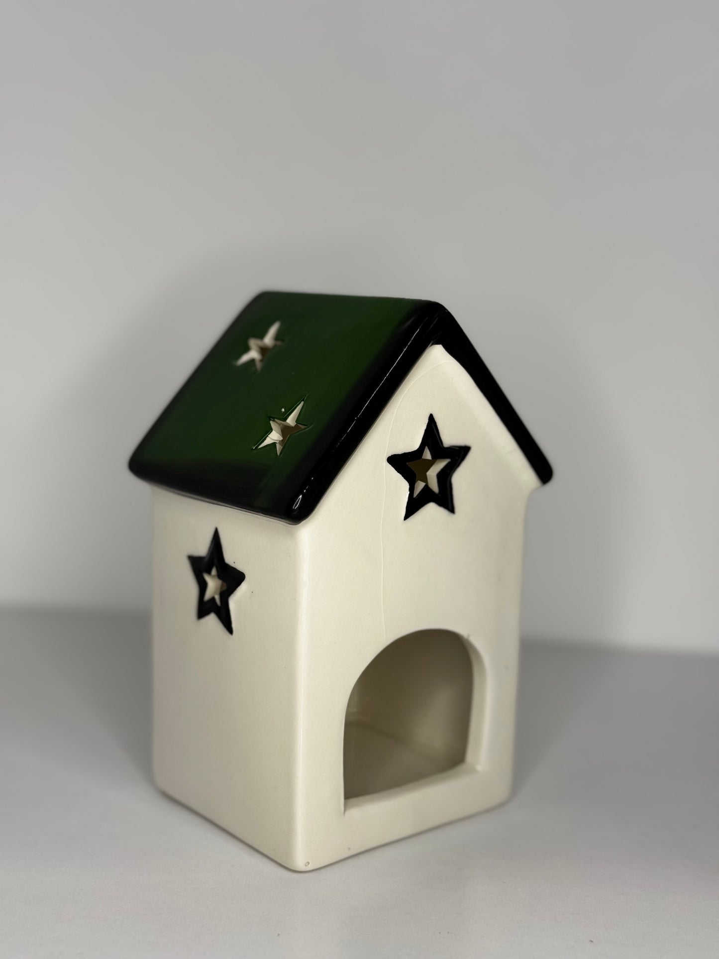Casă decorativă din ceramică model Crăciun