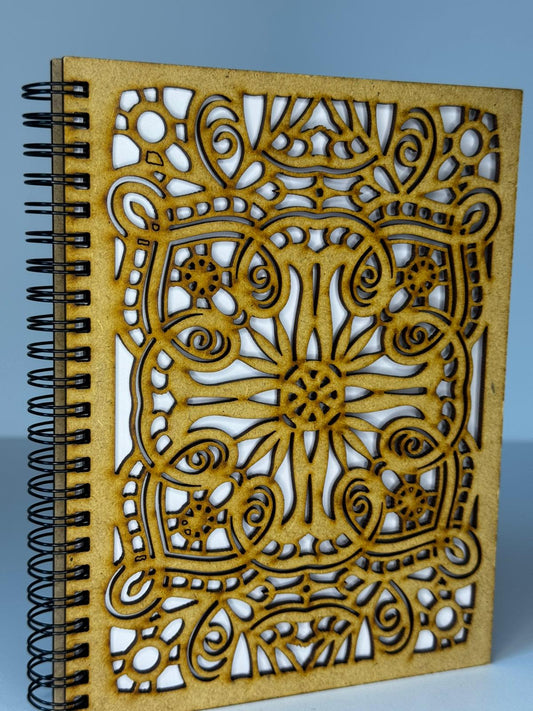 Agendă A5 - Copertă din lemn cu model complex