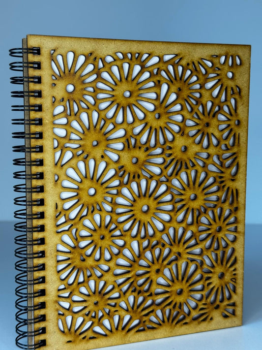 Agendă A5 - Copertă din lemn cu model complex de flori