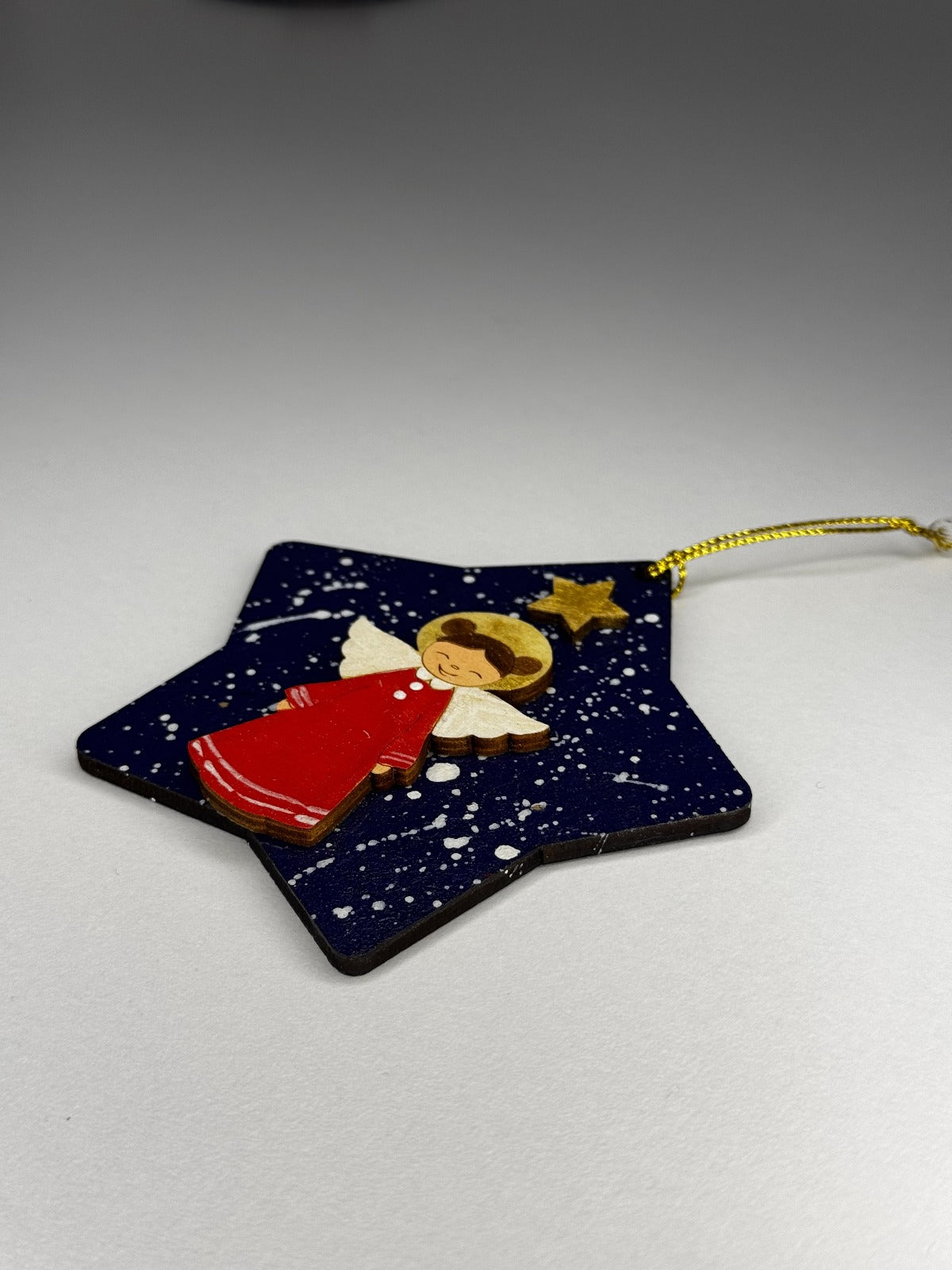Stea cu îngeraș în rochie roșie. Handmade